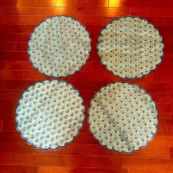 Set of 4 Plates and Placemats main image 0